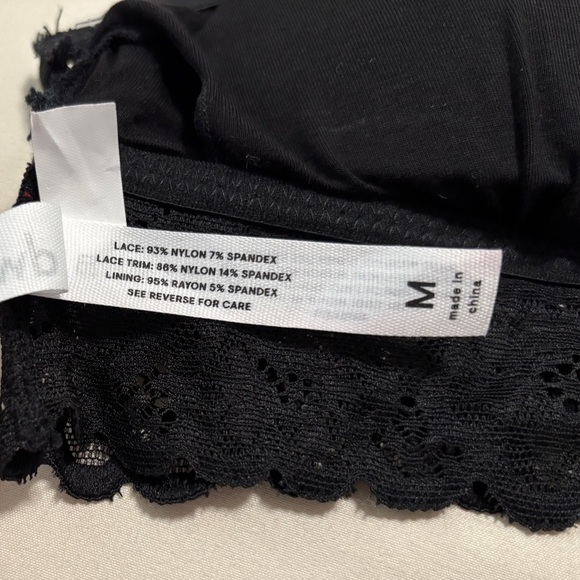 NWT Black Bralette. Sz M. Lace. Plunge. Removable pads. Adjustable straps. - Picture 6 of 10